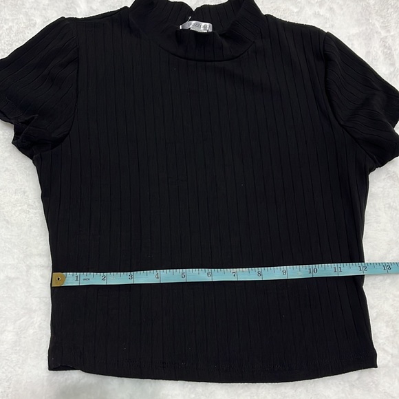 Cropped Baby Tee - Juniors - Picture 10 of 11